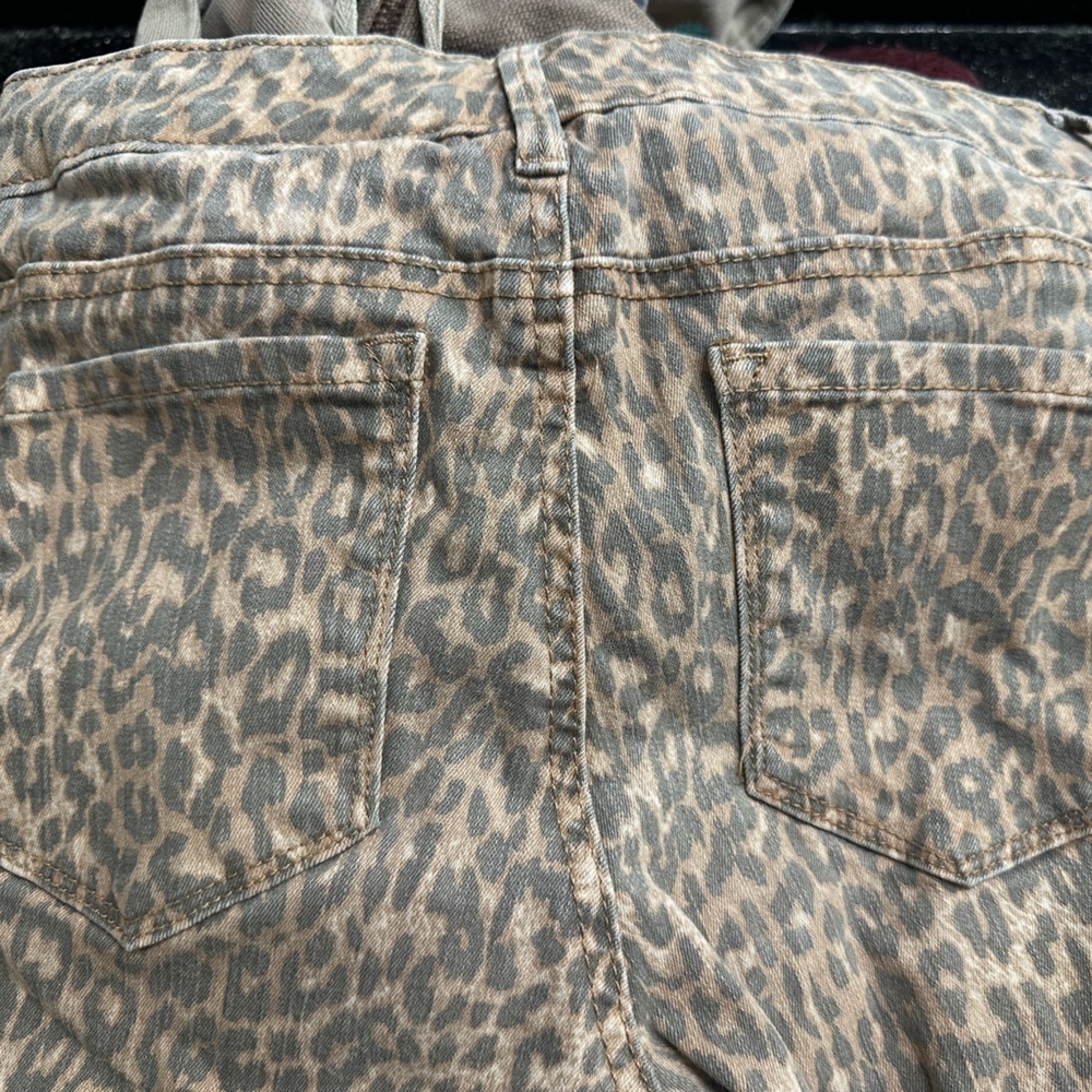 Jessica Simpson Leopard Skinny Jeans Size 28 Faded Print